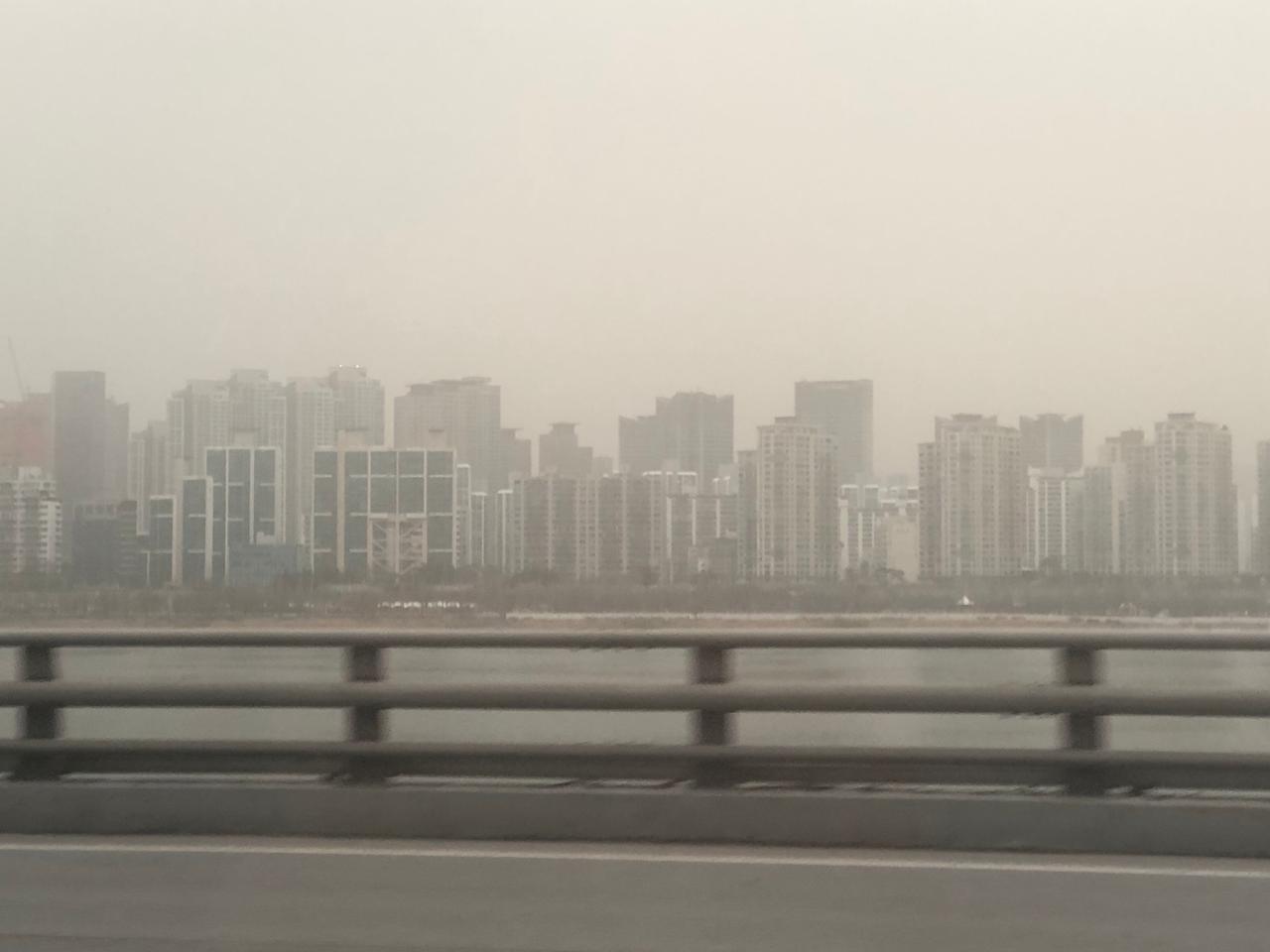 View from my (Isabelle's) uncle's car, as we drove along the Han River, March 29th 2024